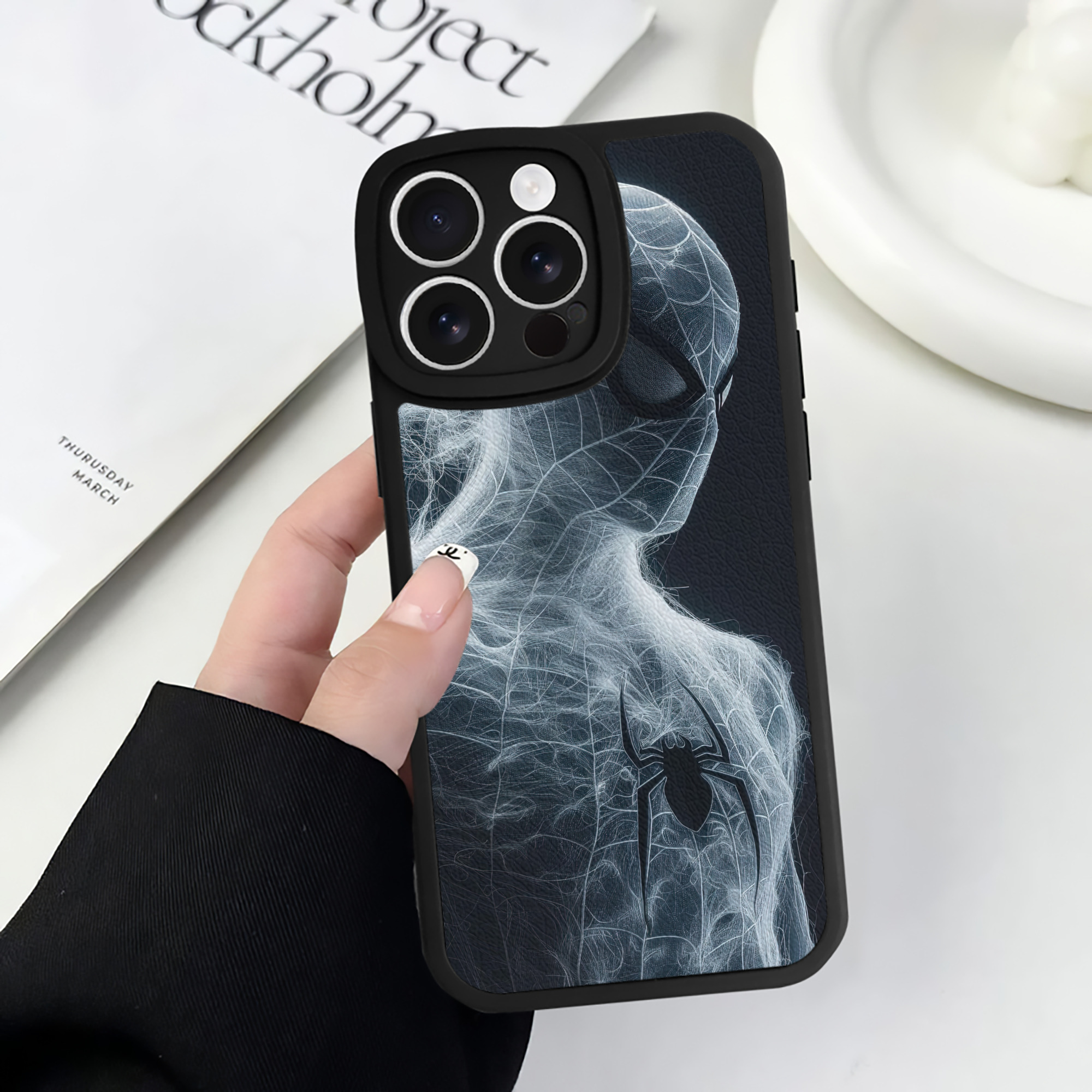 （画像用） Spider Man スパイダーマン 【iPhone 16シリーズ対応】シリコンスマホケース（レザー調） 材質：シリコン